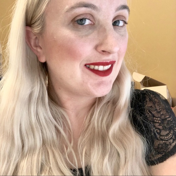 Meet your Posher, Lara - Picture 2 of 7